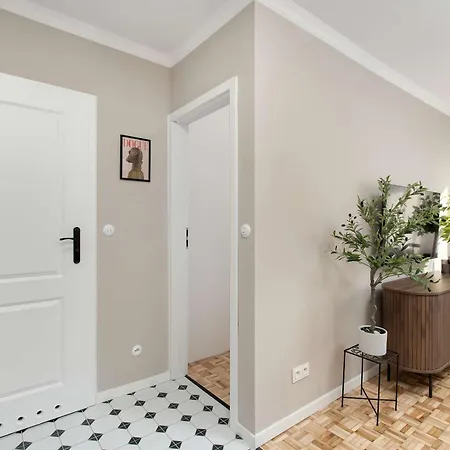 Elegant Jabłońskiego In With Air Conditioning By Renters Apartamento